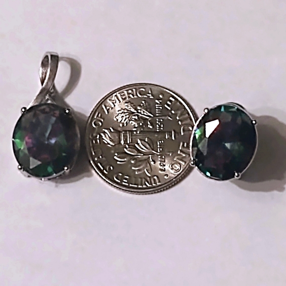 Aurora Borealis Earrings and Pendant - Picture 8 of 8